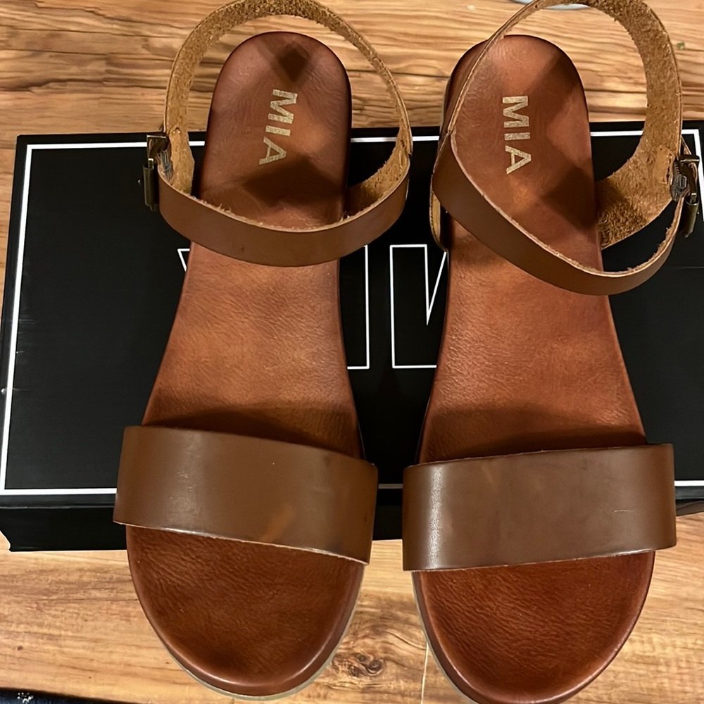 Ladies sandals